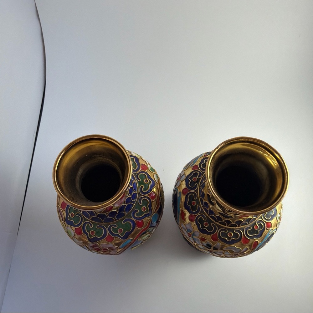 Ornate Chinese Floral Enamel on brass Cloisonné Bud Vase 6” Vintage Set of 2 - Picture 9 of 16